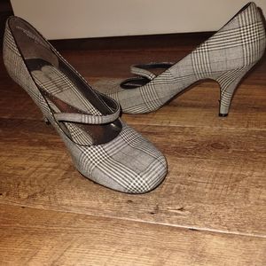 Woman's size 7.5 heels